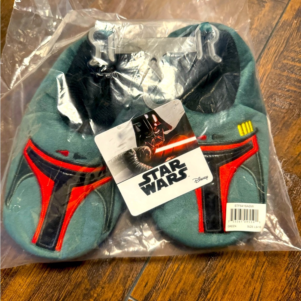 Disney Star Wars Mandalorian Kid Slippers L 9-10 Boba Fett Red/Green